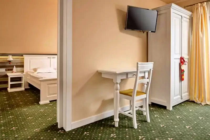 Zărnești Cazare | Motel (K1118-23) Imaginea poate fi supusă drepturilor de autor. Se recomandă contactarea titularului drepturilor.