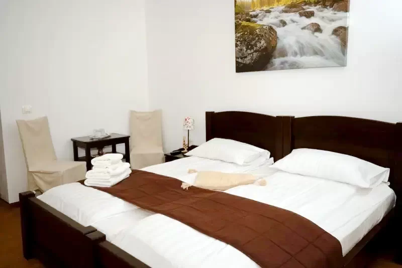 Zărnești Cazare | Motel (K1118-28) Imaginea poate fi supusă drepturilor de autor. Se recomandă contactarea titularului drepturilor.