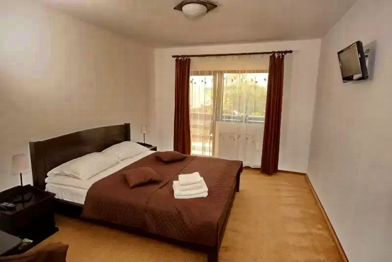 Zărnești Cazare | Motel (K1118-31) Imaginea poate fi supusă drepturilor de autor. Se recomandă contactarea titularului drepturilor.