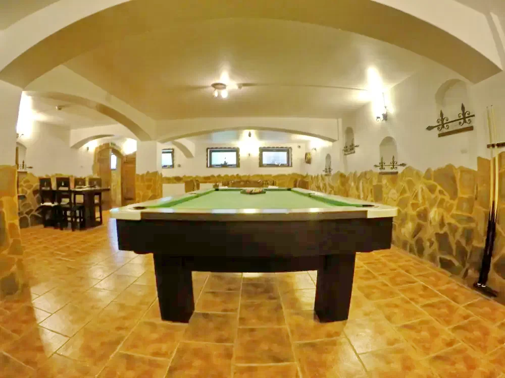 Zărnești Cazare | Motel (K1118-37) Imaginea poate fi supusă drepturilor de autor. Se recomandă contactarea titularului drepturilor.