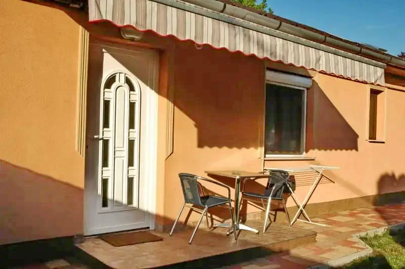 Cazare | Casă de oaspeți (K0200-9) Imaginea poate fi supusă drepturilor de autor. Se recomandă contactarea titularului drepturilor. Cazare | Casă de oaspeți (K0200-9) Imaginea poate fi supusă drepturilor de autor. Se recomandă contactarea titularului drepturilor.