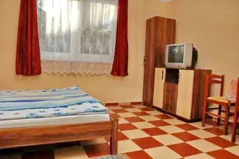 Cazare | Casă de oaspeți (K0200-11) Imaginea poate fi supusă drepturilor de autor. Se recomandă contactarea titularului drepturilor. Cazare | Casă de oaspeți (K0200-11) Imaginea poate fi supusă drepturilor de autor. Se recomandă contactarea titularului drepturilor.