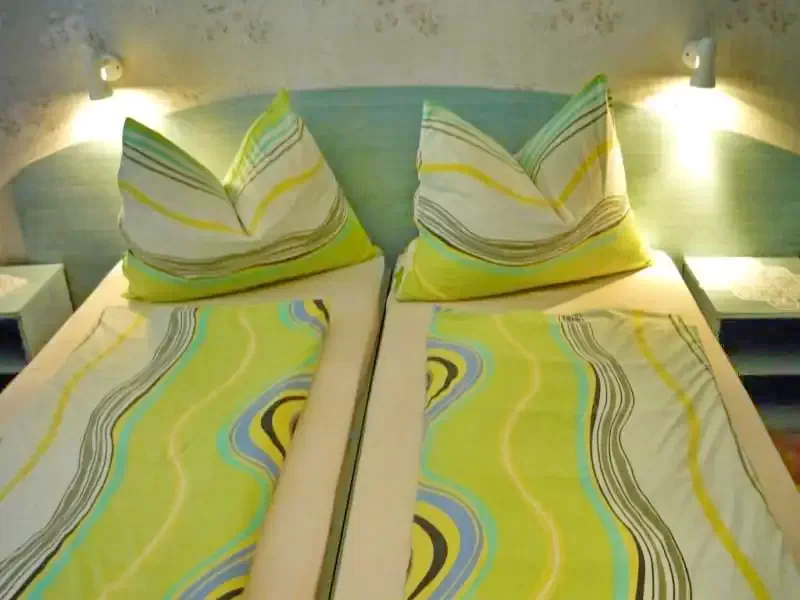  Cazare | Sat de vacanță (K0320-6) Imaginea poate fi supusă drepturilor de autor. Se recomandă contactarea titularului drepturilor.