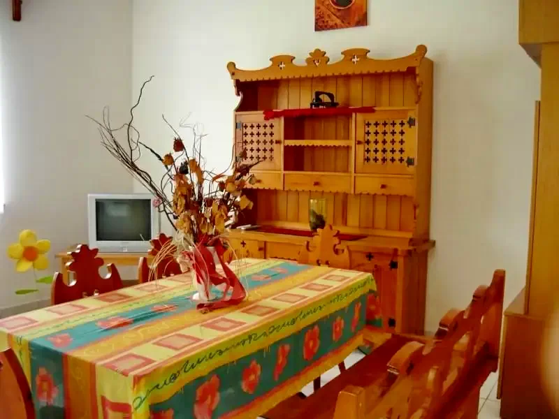 Cazare | Cabană (K0320-8) Imaginea poate fi supusă drepturilor de autor. Se recomandă contactarea titularului drepturilor. Cazare | Cabană (K0320-8) Imaginea poate fi supusă drepturilor de autor. Se recomandă contactarea titularului drepturilor.