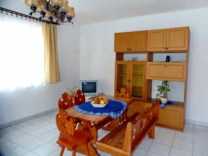 Cazare | Cabană (K0320-20) Imaginea poate fi supusă drepturilor de autor. Se recomandă contactarea titularului drepturilor. Cazare | Cabană (K0320-20) Imaginea poate fi supusă drepturilor de autor. Se recomandă contactarea titularului drepturilor.