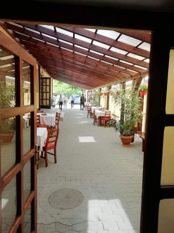 Nyárádszereda Szállás | Motel (K1014-23) A kép szerzői jogvédelem alatt állhat. Javasolt a kapcsolatfelvétel a jog tulajdonossal.