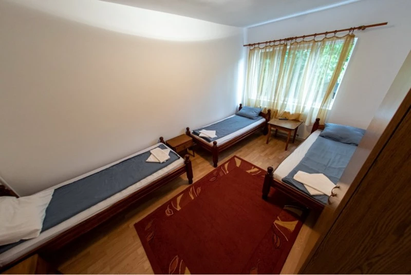 Miercurea Nirajului Cazare | Motel (K1014-29) Imaginea poate fi supusă drepturilor de autor. Se recomandă contactarea titularului drepturilor.