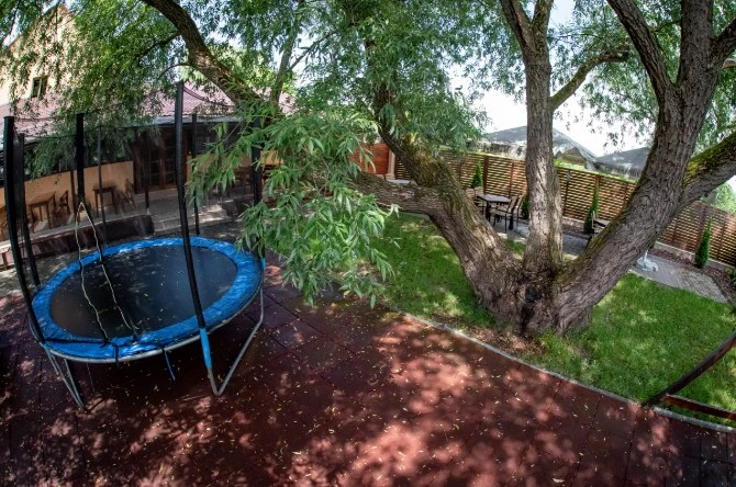 Nyárádszereda Szállás | Motel (K1014-42) A kép szerzői jogvédelem alatt állhat. Javasolt a kapcsolatfelvétel a jog tulajdonossal.