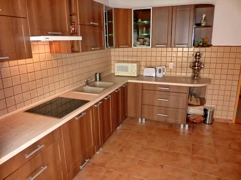 Sub Cetate Cazare | Sat de vacanță (K0716-18) Imaginea poate fi supusă drepturilor de autor. Se recomandă contactarea titularului drepturilor.