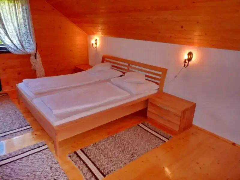 Sub Cetate Cazare | Sat de vacanță (K0716-24) Imaginea poate fi supusă drepturilor de autor. Se recomandă contactarea titularului drepturilor.