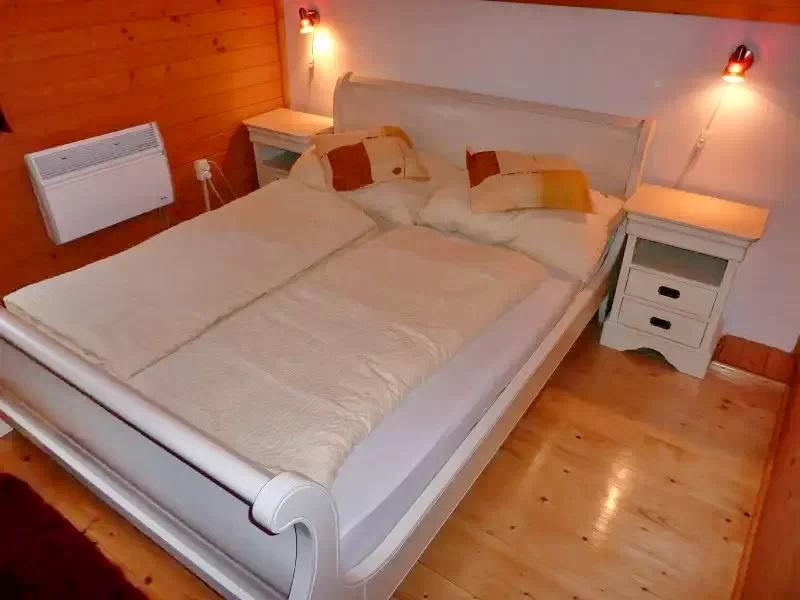 Sub Cetate Cazare | Sat de vacanță (K0716-26) Imaginea poate fi supusă drepturilor de autor. Se recomandă contactarea titularului drepturilor.