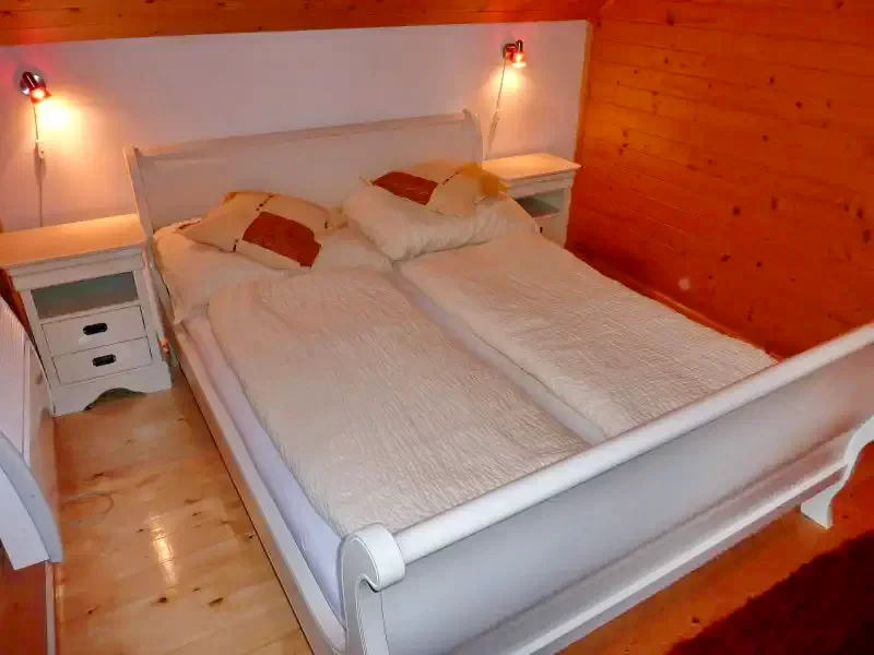 Sub Cetate Cazare | Sat de vacanță (K0716-27) Imaginea poate fi supusă drepturilor de autor. Se recomandă contactarea titularului drepturilor.