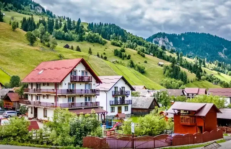 Moieciu de Sus Cazare | Motel (K1382-35) Imaginea poate fi supusă drepturilor de autor. Se recomandă contactarea titularului drepturilor.