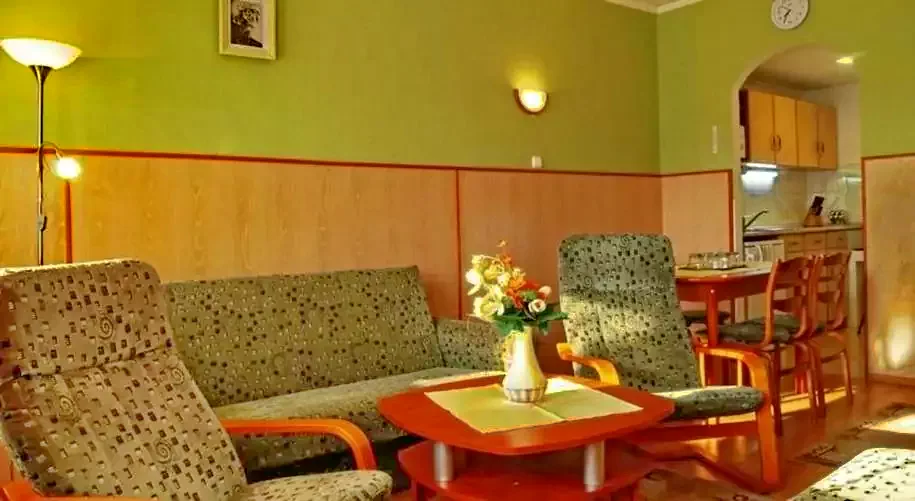 Cazare Gyula / Hőforrás Üdülőszövetkezet és Hotel. Imaginea poate fi supusă drepturilor de autor. Se recomandă contactarea titularului drepturilor.