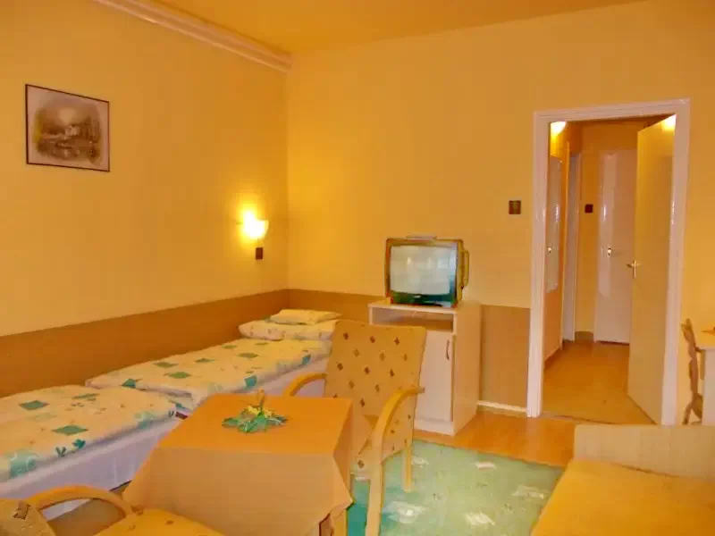 Jula Cazare | Hotel*** (K0041-7) Imaginea poate fi supusă drepturilor de autor. Se recomandă contactarea titularului drepturilor. Jula Cazare | Hotel*** (K0041-7) Imaginea poate fi supusă drepturilor de autor. Se recomandă contactarea titularului drepturilor.