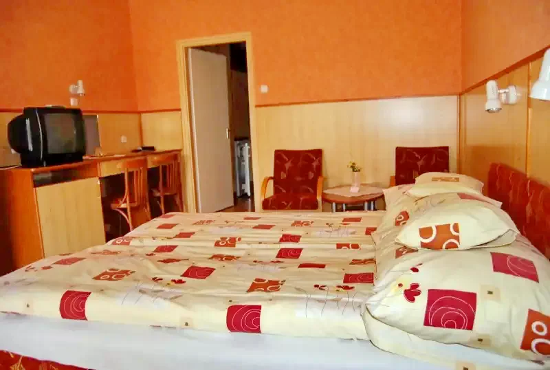 Jula Cazare | Pensiune turistică (K0041-10) Imaginea poate fi supusă drepturilor de autor. Se recomandă contactarea titularului drepturilor.