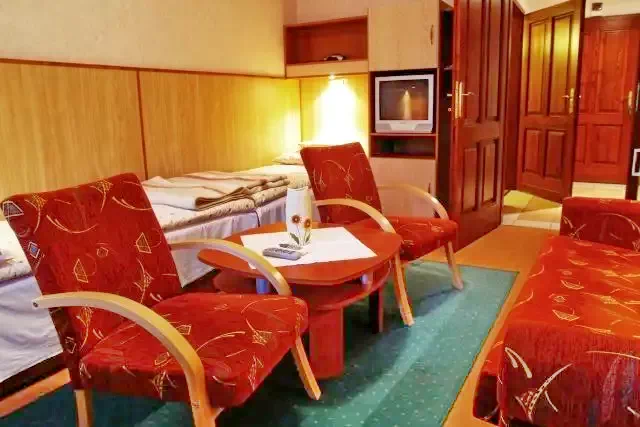 Jula Cazare | Pensiune turistică (K0041-21) Imaginea poate fi supusă drepturilor de autor. Se recomandă contactarea titularului drepturilor.