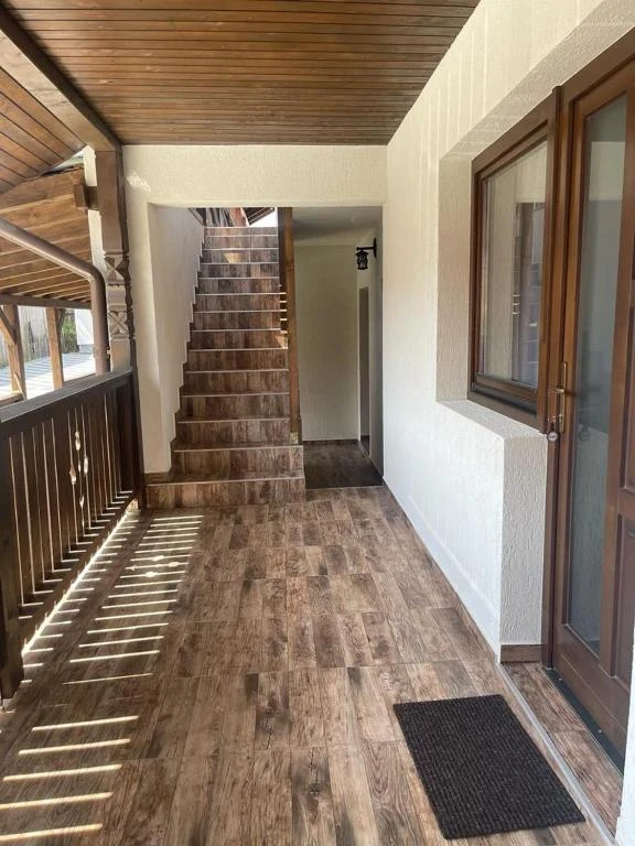 Lupeni Cazare | Casă de oaspeți (K1576-21) Imaginea poate fi supusă drepturilor de autor. Se recomandă contactarea titularului drepturilor.