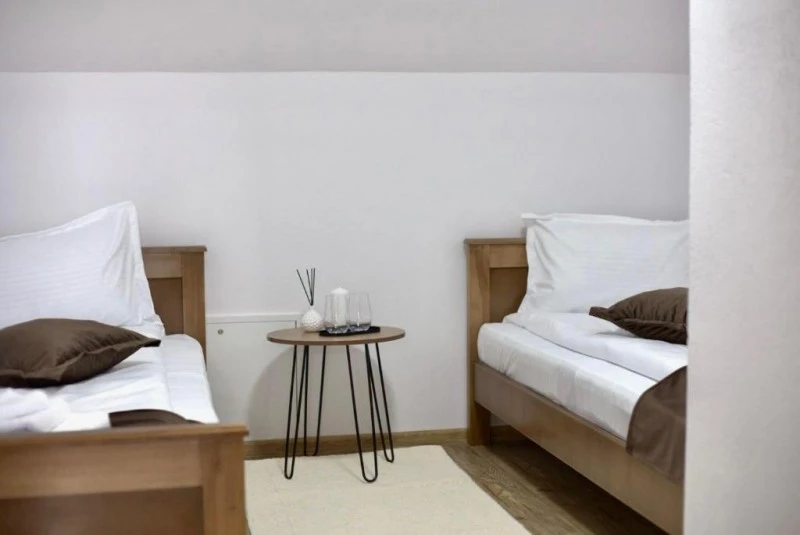 Lupeni Cazare | Hotel**** (K1576-34) Imaginea poate fi supusă drepturilor de autor. Se recomandă contactarea titularului drepturilor.