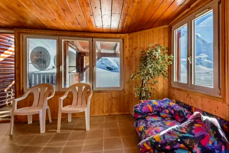 Cazare Bâlea Lac - Cabana Bâlea  Lac*** |  Bilea-tó -  Bâlea Tó Menedékház***. Imaginea poate fi supusă drepturilor de autor. Se recomandă contactarea titularului drepturilor.