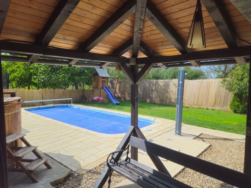 Oradea Cazare | Cabană (K1403-34) Imaginea poate fi supusă drepturilor de autor. Se recomandă contactarea titularului drepturilor.