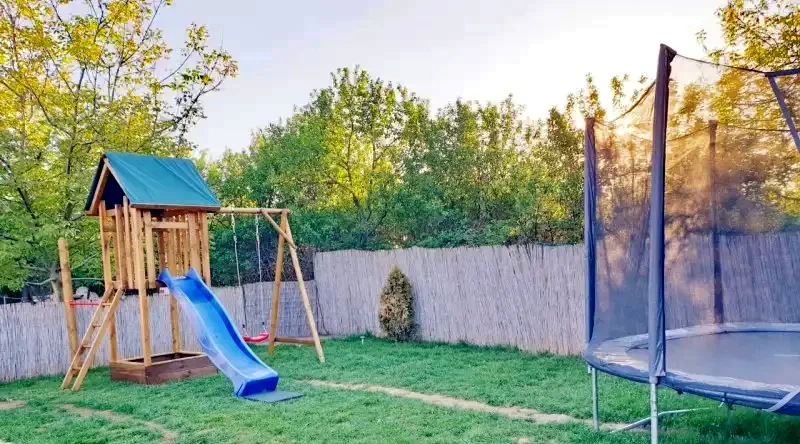 Oradea Cazare | Cabană (K1403-38) Imaginea poate fi supusă drepturilor de autor. Se recomandă contactarea titularului drepturilor.