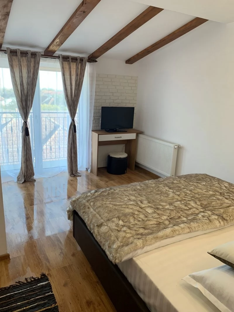 Sâmbăta de Sus Cazare | Motel (K1465-19) Imaginea poate fi supusă drepturilor de autor. Se recomandă contactarea titularului drepturilor.