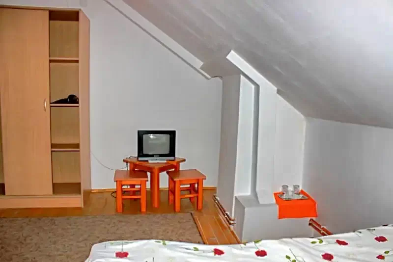 Toplița Cazare | Sat de vacanță (K0160-8) Imaginea poate fi supusă drepturilor de autor. Se recomandă contactarea titularului drepturilor.