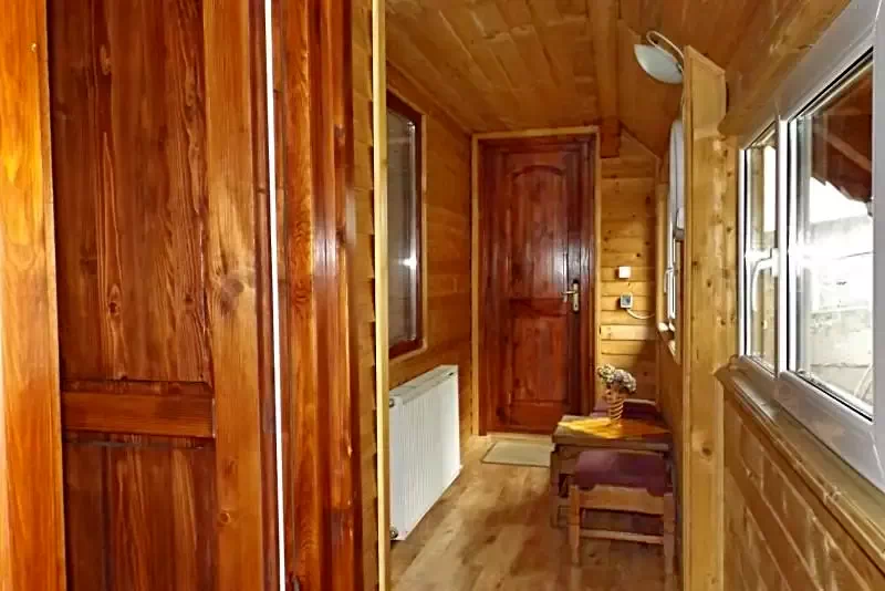 Toplița Cazare | Sat de vacanță (K0160-18) Imaginea poate fi supusă drepturilor de autor. Se recomandă contactarea titularului drepturilor.