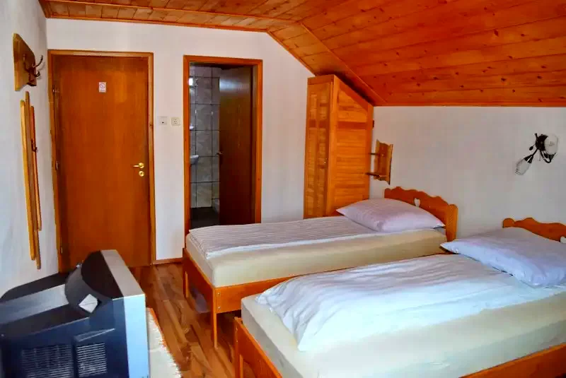 Valea Drăganului Cazare | Cabană (K0769-12) Imaginea poate fi supusă drepturilor de autor. Se recomandă contactarea titularului drepturilor.