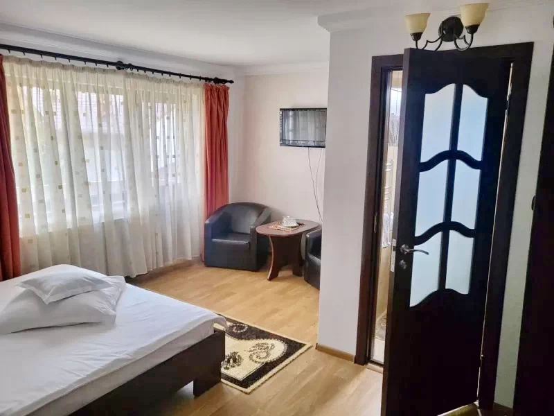 Gura Humorului Cazare | Cabană (K0432-12) Imaginea poate fi supusă drepturilor de autor. Se recomandă contactarea titularului drepturilor.