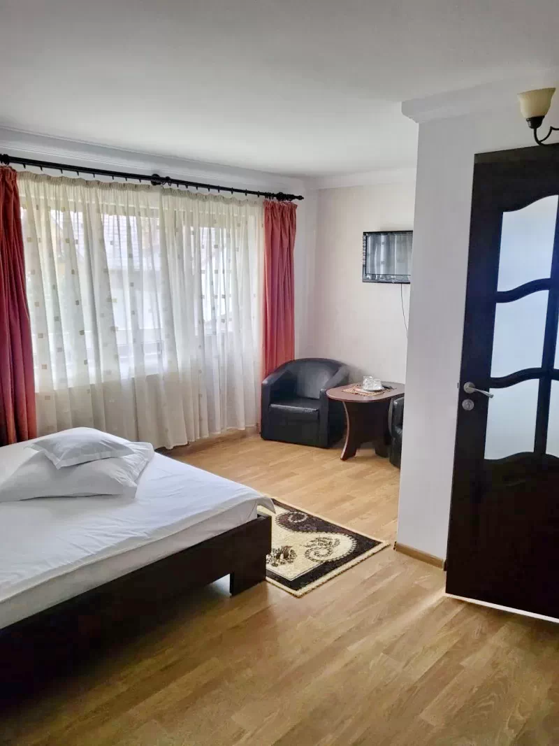 Gura Humorului Cazare | Sat de vacanță (K0432-16) Imaginea poate fi supusă drepturilor de autor. Se recomandă contactarea titularului drepturilor.