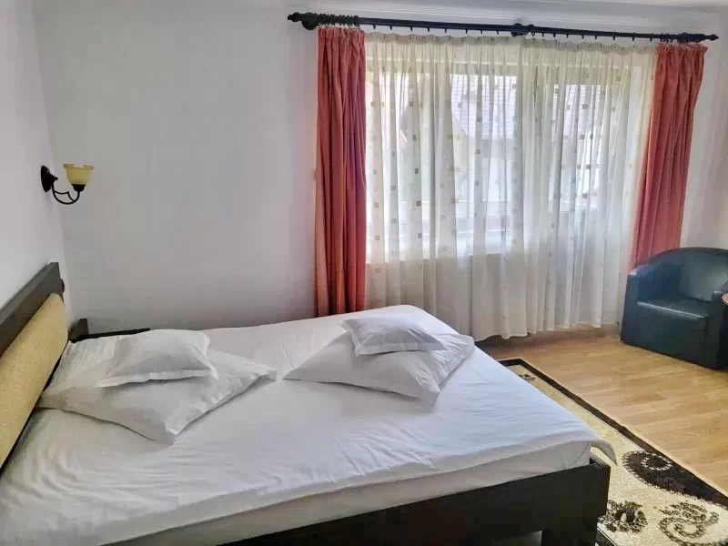 Gura Humorului Cazare | Cabană (K0432-18) Imaginea poate fi supusă drepturilor de autor. Se recomandă contactarea titularului drepturilor.