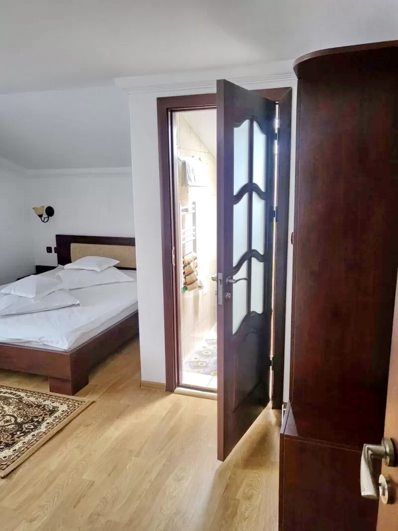 Gura Humorului Cazare | Cabană (K0432-24) Imaginea poate fi supusă drepturilor de autor. Se recomandă contactarea titularului drepturilor.