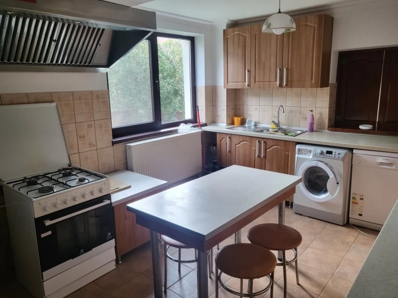 Gura Humorului Cazare | Cabană (K0432-31) Imaginea poate fi supusă drepturilor de autor. Se recomandă contactarea titularului drepturilor.