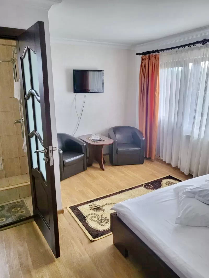 Gura Humorului Cazare | Sat de vacanță (K0432-38) Imaginea poate fi supusă drepturilor de autor. Se recomandă contactarea titularului drepturilor.