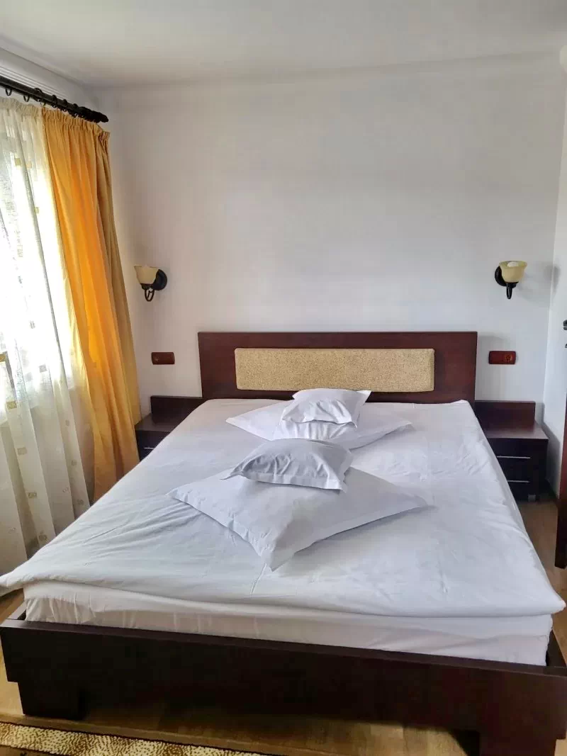 Gura Humorului Cazare | Cabană (K0432-42) Imaginea poate fi supusă drepturilor de autor. Se recomandă contactarea titularului drepturilor.