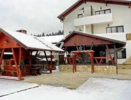 Gura Humorului Cazare | Cabană (K0432-51) Imaginea poate fi supusă drepturilor de autor. Se recomandă contactarea titularului drepturilor.