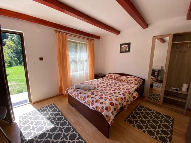 Valea Boga Cazare | Cabană (K1455-6) Imaginea poate fi supusă drepturilor de autor. Se recomandă contactarea titularului drepturilor. Valea Boga Cazare | Cabană (K1455-6) Imaginea poate fi supusă drepturilor de autor. Se recomandă contactarea titularului drepturilor.