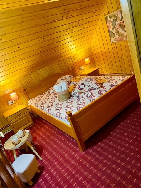 Valea Boga Cazare | Cabană (K1455-31) Imaginea poate fi supusă drepturilor de autor. Se recomandă contactarea titularului drepturilor. Valea Boga Cazare | Cabană (K1455-31) Imaginea poate fi supusă drepturilor de autor. Se recomandă contactarea titularului drepturilor.