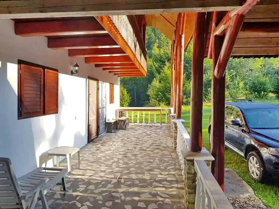 Valea Boga Cazare | Cabană (K1347-5) Imaginea poate fi supusă drepturilor de autor. Se recomandă contactarea titularului drepturilor. Valea Boga Cazare | Cabană (K1347-5) Imaginea poate fi supusă drepturilor de autor. Se recomandă contactarea titularului drepturilor.