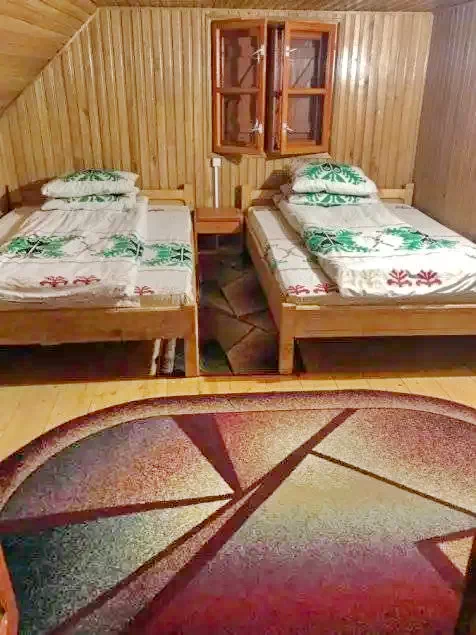 Valea Boga Cazare | Cabană (K1347-16) Imaginea poate fi supusă drepturilor de autor. Se recomandă contactarea titularului drepturilor. Valea Boga Cazare | Cabană (K1347-16) Imaginea poate fi supusă drepturilor de autor. Se recomandă contactarea titularului drepturilor.