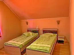 Szováta Szállás | Kulcsosház (K1420-20) A kép szerzői jogvédelem alatt állhat. Javasolt a kapcsolatfelvétel a jog tulajdonossal.