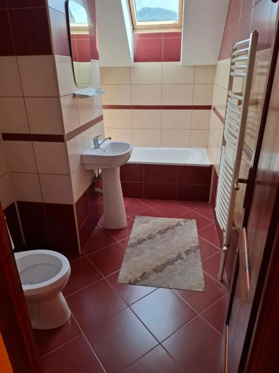 Sovata Cazare | Cabană (K1420-26) Imaginea poate fi supusă drepturilor de autor. Se recomandă contactarea titularului drepturilor. Sovata Cazare | Cabană (K1420-26) Imaginea poate fi supusă drepturilor de autor. Se recomandă contactarea titularului drepturilor.