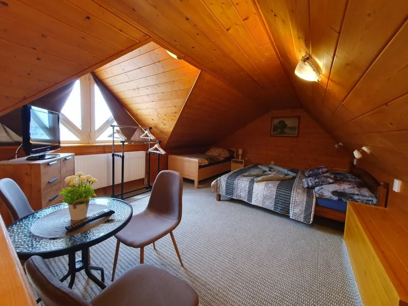 Jula Cazare | Casă de apartamente (K0203-9) Imaginea poate fi supusă drepturilor de autor. Se recomandă contactarea titularului drepturilor.