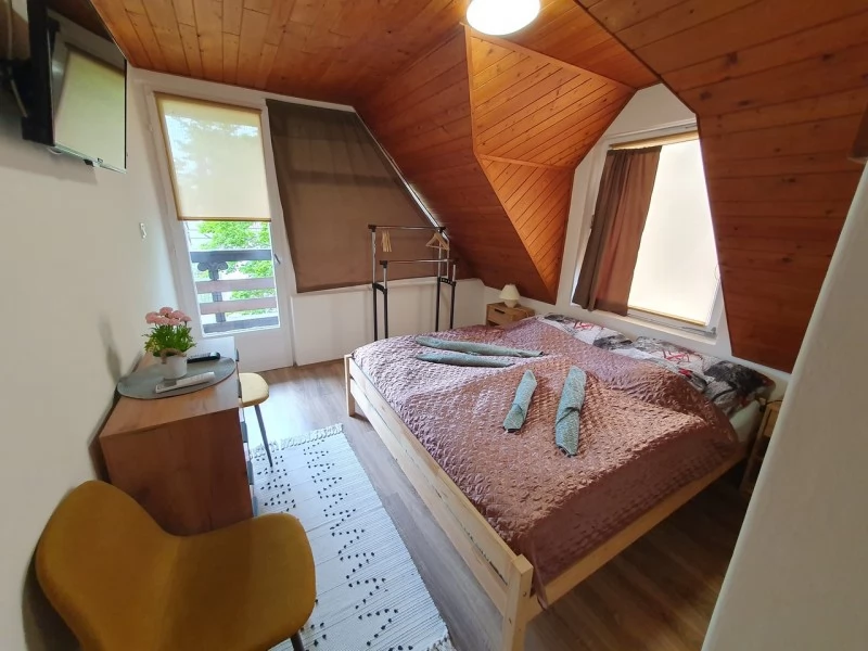 Jula Cazare | Bungalow (K0203-15) Imaginea poate fi supusă drepturilor de autor. Se recomandă contactarea titularului drepturilor.