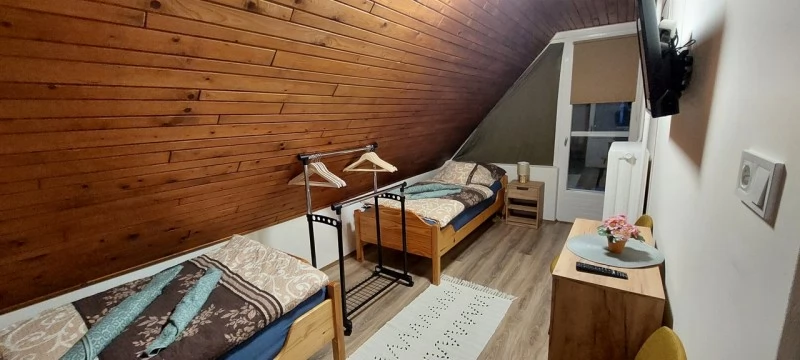 Jula Cazare | Casă de apartamente (K0203-18) Imaginea poate fi supusă drepturilor de autor. Se recomandă contactarea titularului drepturilor.