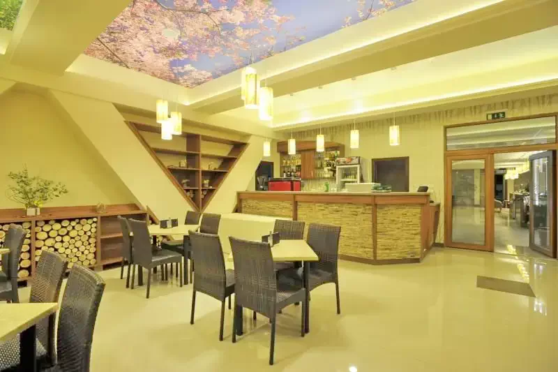 Jula Cazare | Hotel*** (K0002-11) Imaginea poate fi supusă drepturilor de autor. Se recomandă contactarea titularului drepturilor.