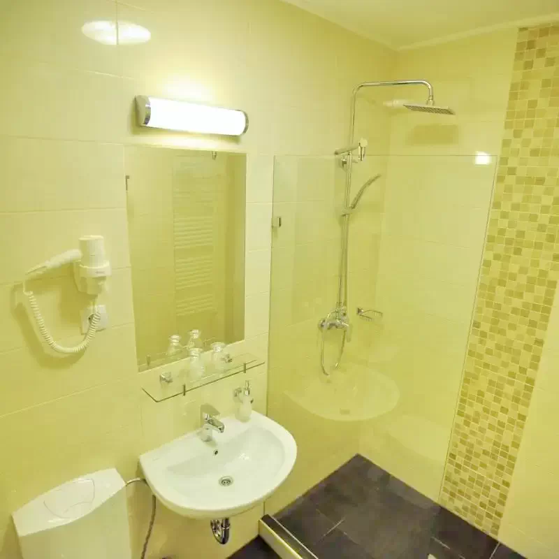 Jula Cazare | Hotel*** (K0002-16) Imaginea poate fi supusă drepturilor de autor. Se recomandă contactarea titularului drepturilor.