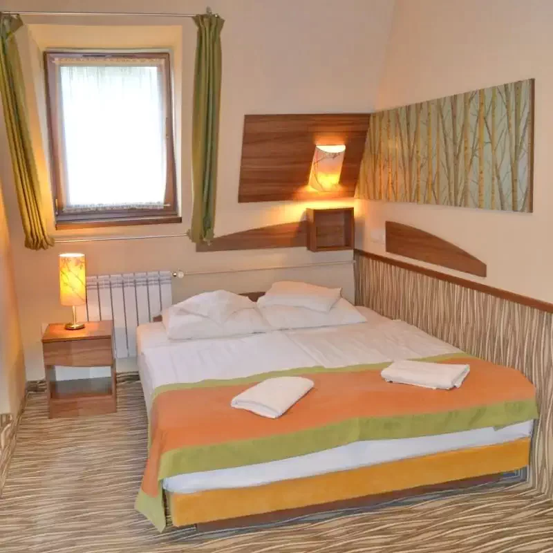 Jula Cazare | Hotel*** (K0002-18) Imaginea poate fi supusă drepturilor de autor. Se recomandă contactarea titularului drepturilor.